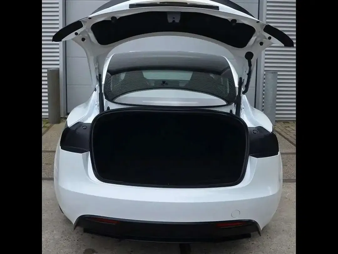 Tesla Model 3 - Thumbnail 6