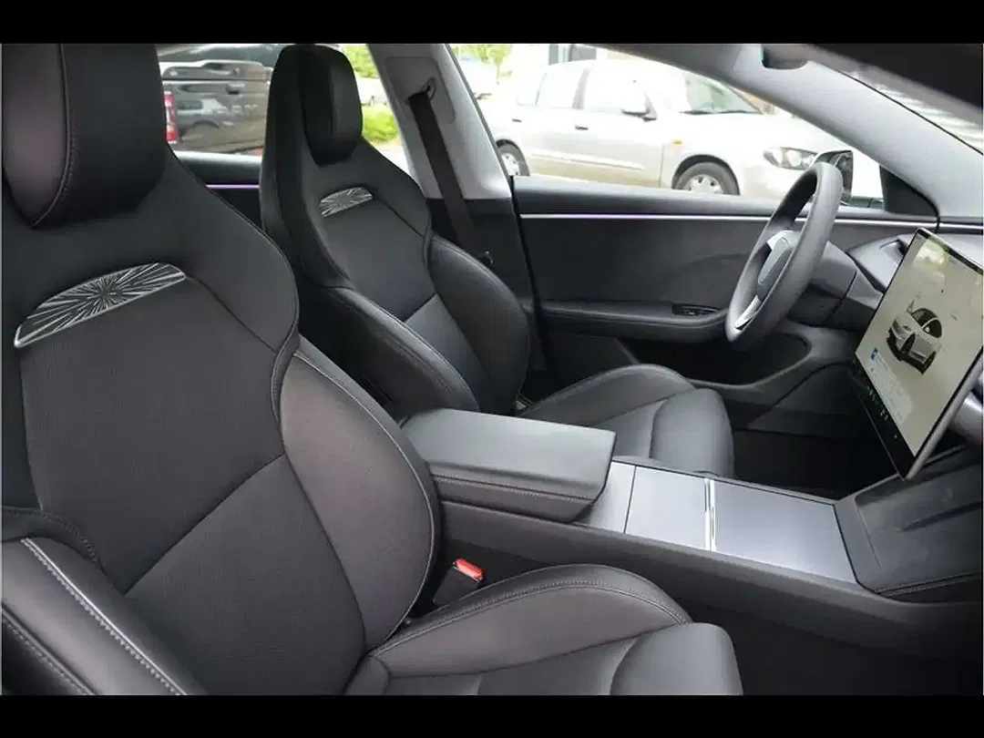 Tesla Model 3 - Thumbnail 9