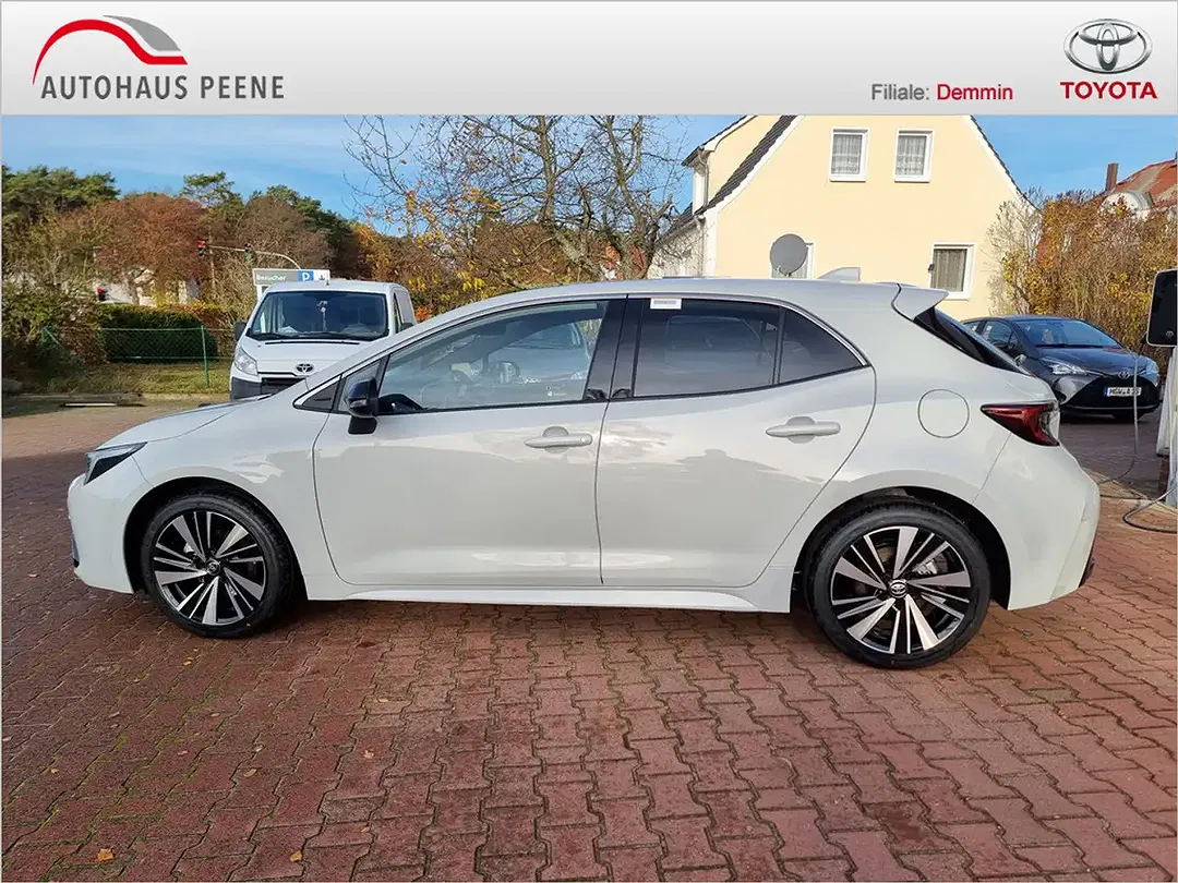 Toyota Corolla - Thumbnail 3