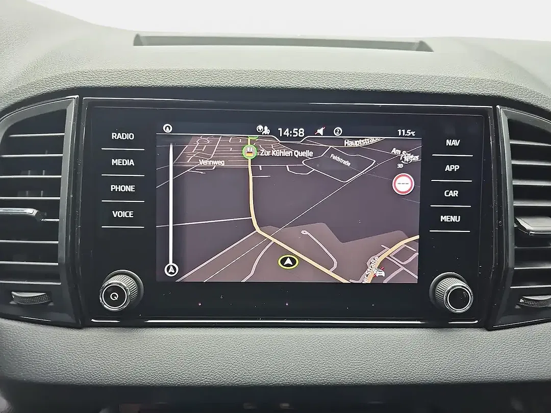 Skoda Karoq - Thumbnail 9