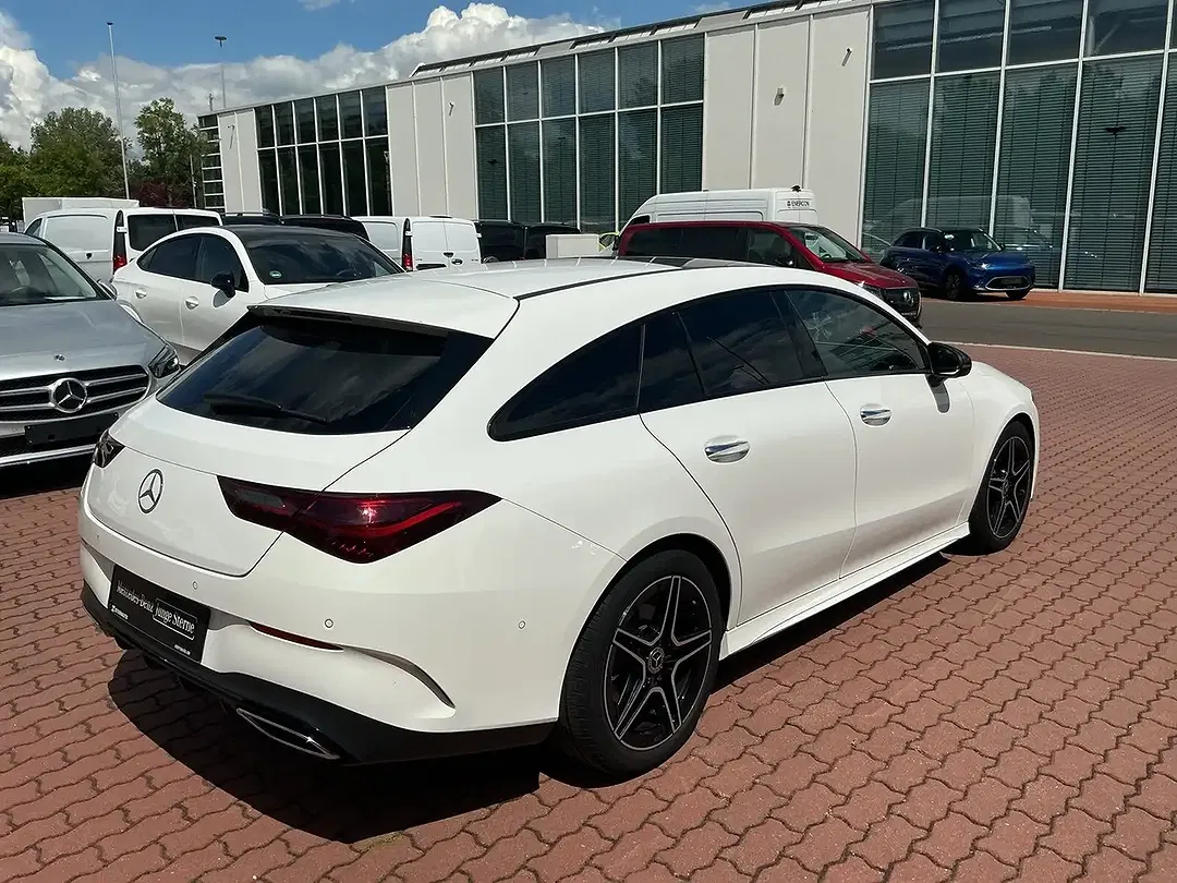 Mercedes-Benz CLA 200 - Thumbnail 3