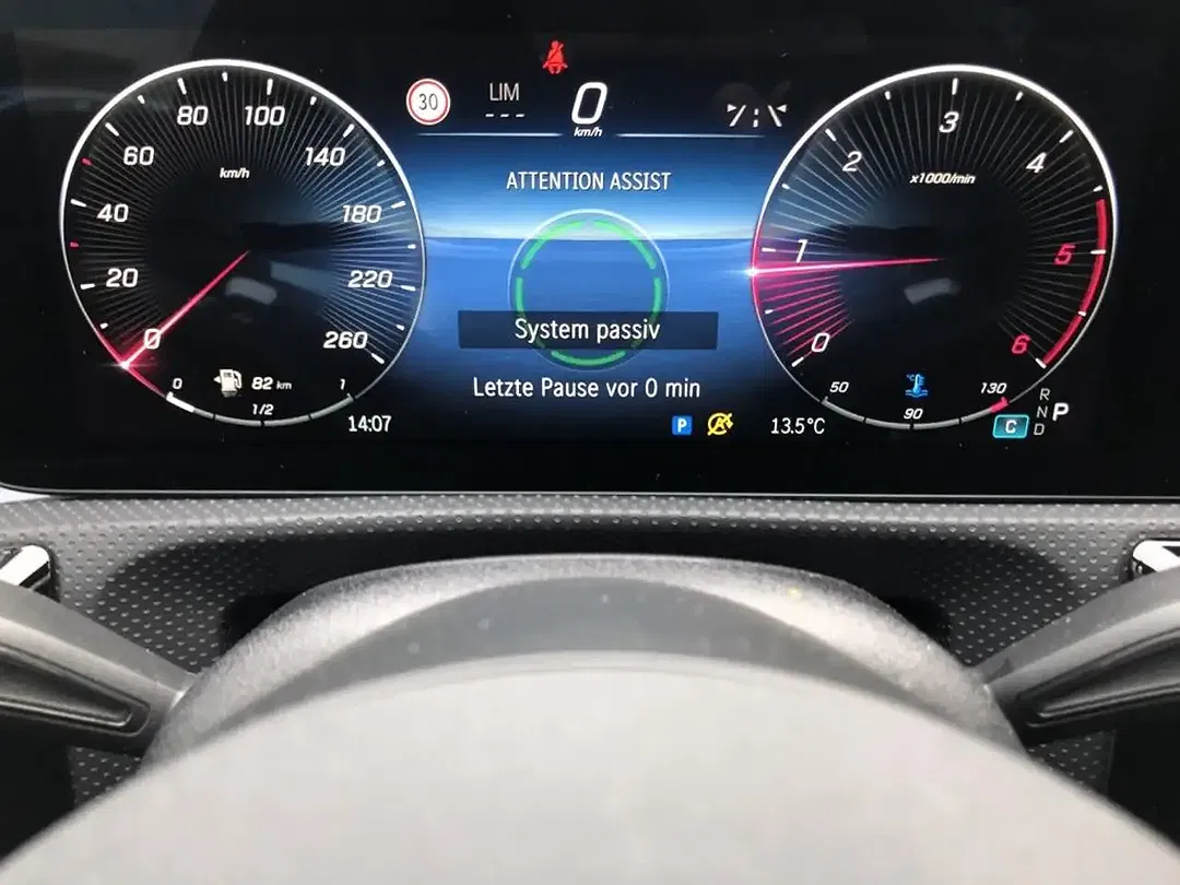 Mercedes-Benz CLA 220 - Thumbnail 9