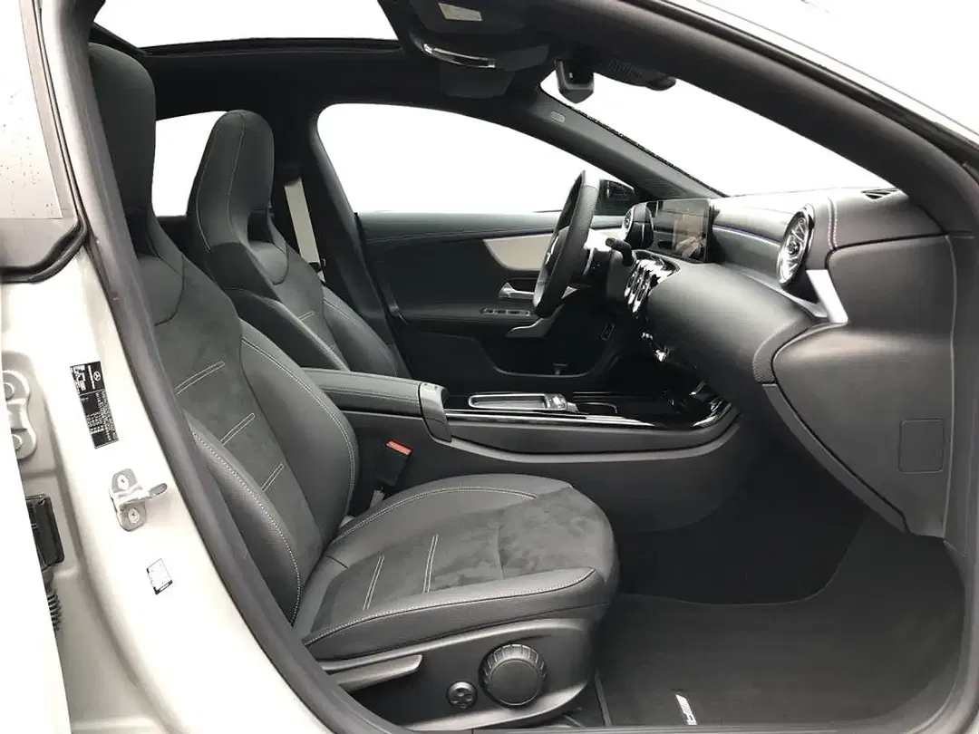 Mercedes-Benz CLA 220 - Thumbnail 3