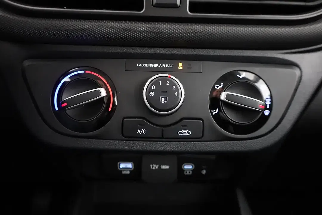 Hyundai i10 - Thumbnail 11