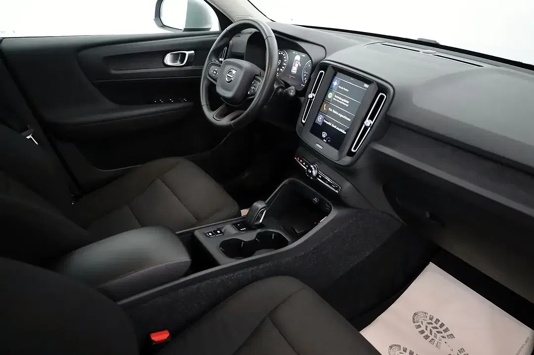 Volvo XC40 - Thumbnail 3
