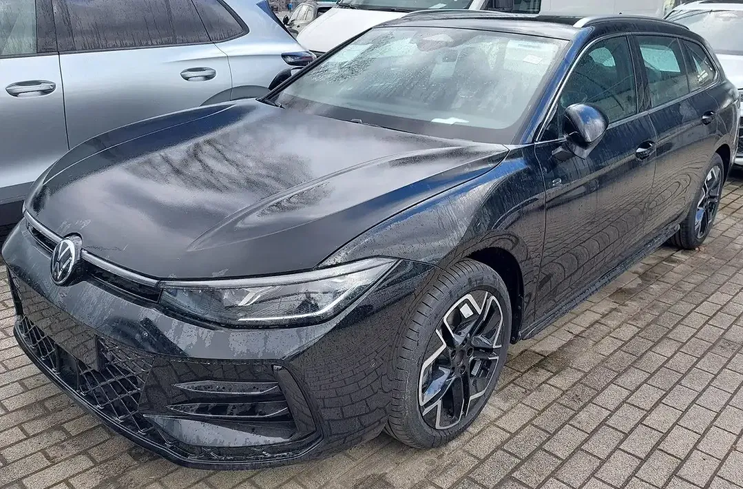 Volkswagen Passat Variant - Thumbnail 1