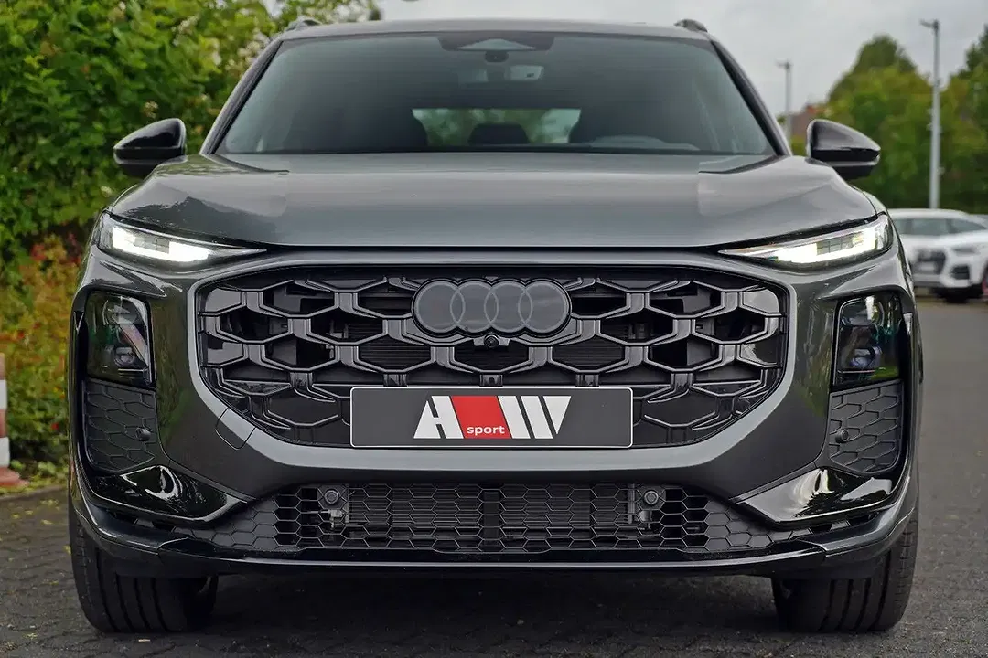 Audi Q3 - Thumbnail 3