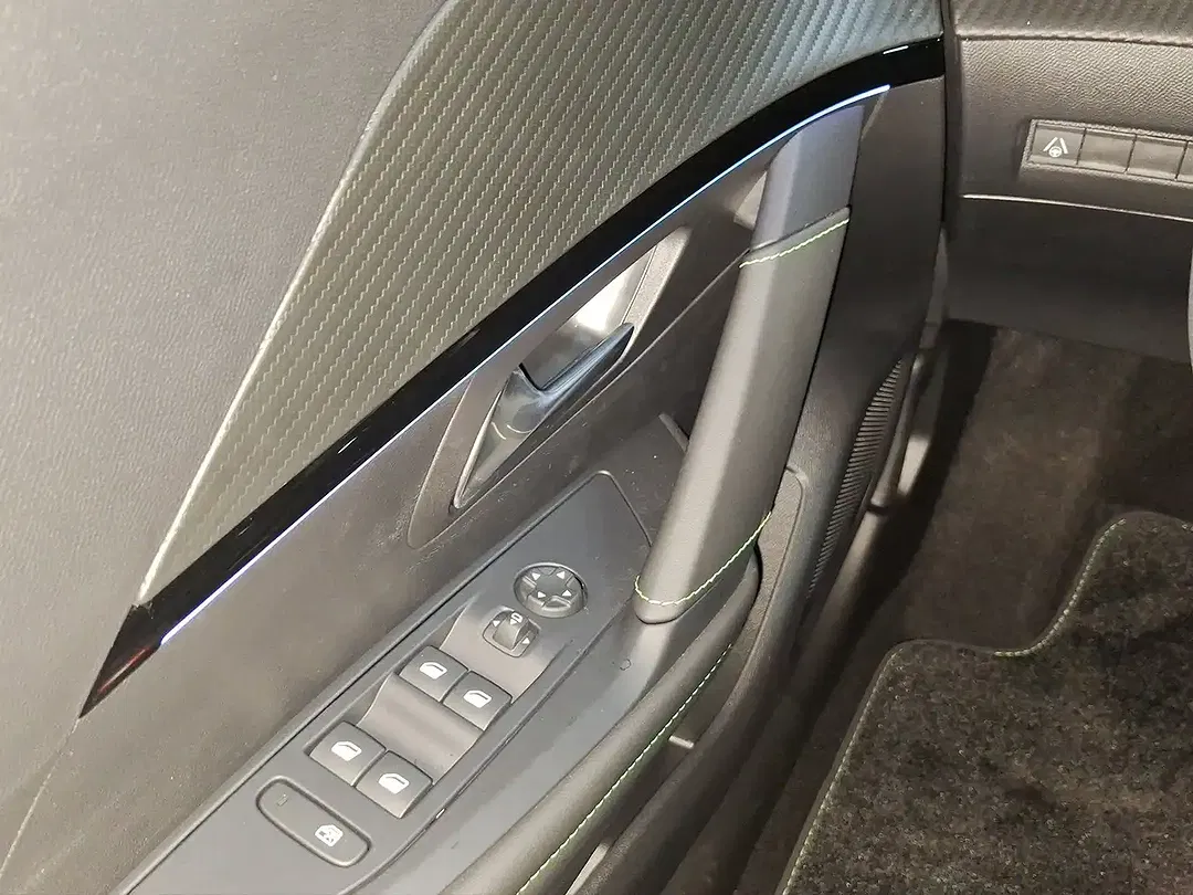 Peugeot 208 - Thumbnail 10