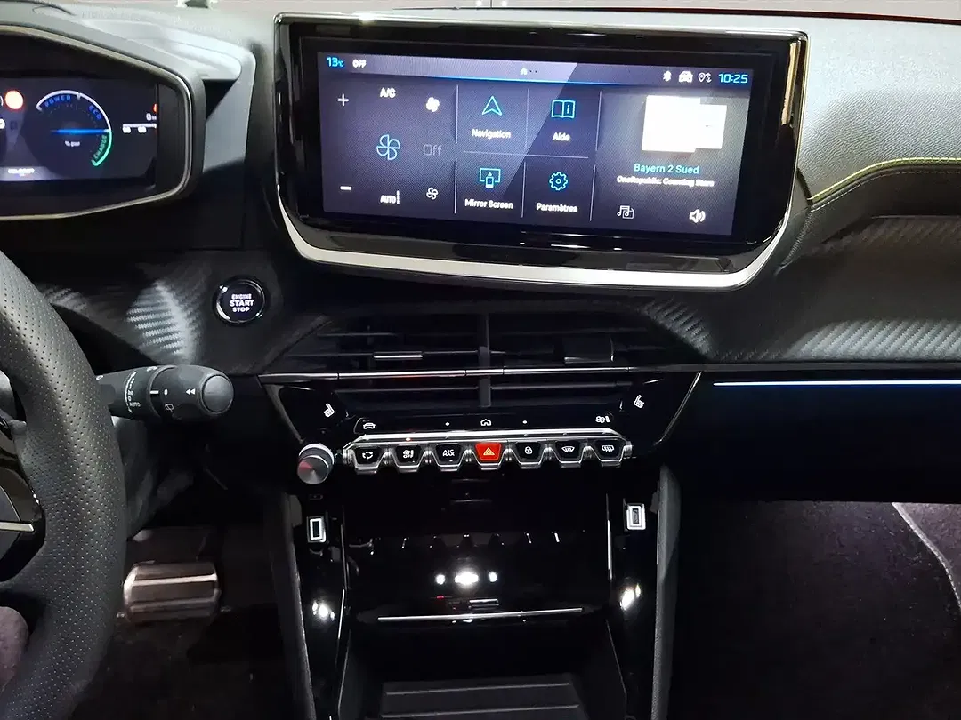 Peugeot 208 - Thumbnail 14