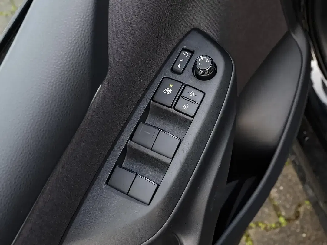 Toyota Yaris - Thumbnail 11