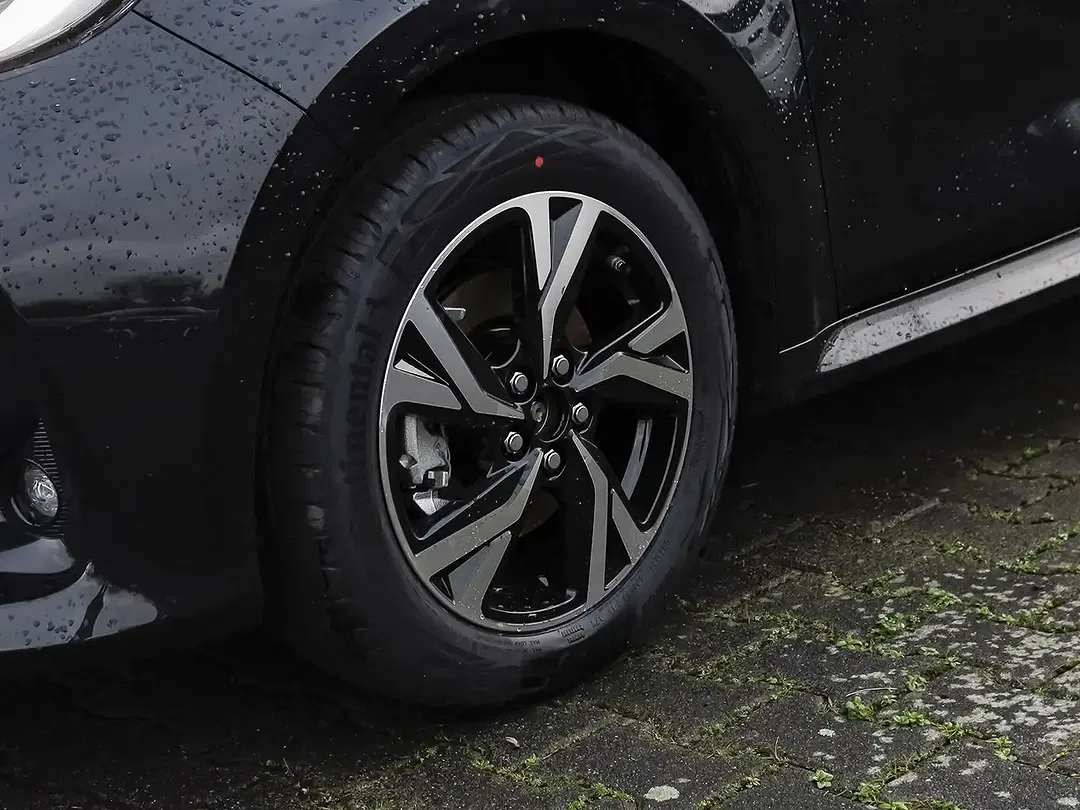 Toyota Yaris - Thumbnail 13