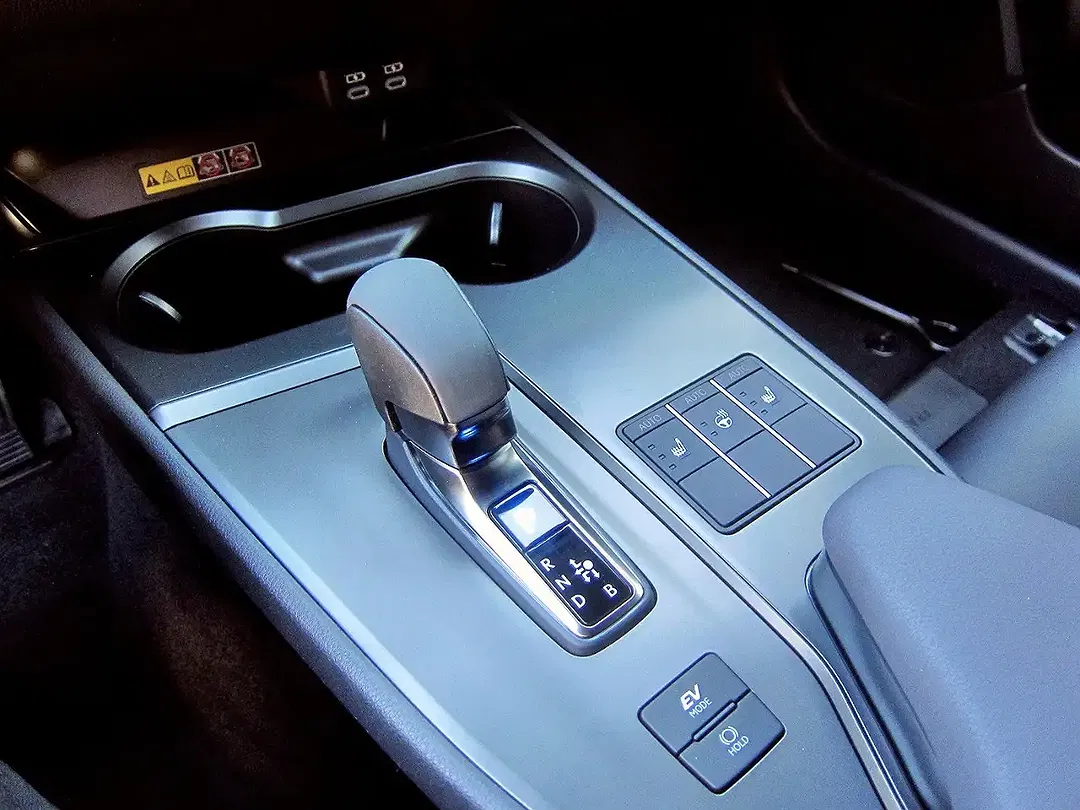 Lexus UX 300h - Thumbnail 8