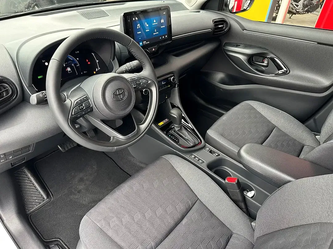 Toyota Yaris - Thumbnail 10