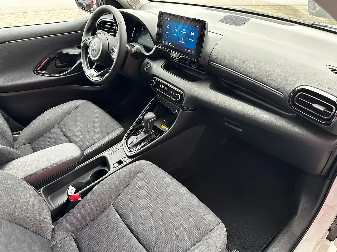 Toyota Yaris - Thumbnail 13