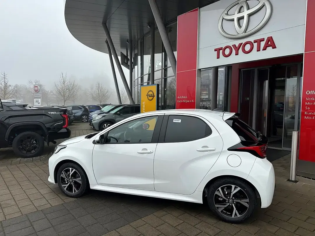 Toyota Yaris - Thumbnail 3