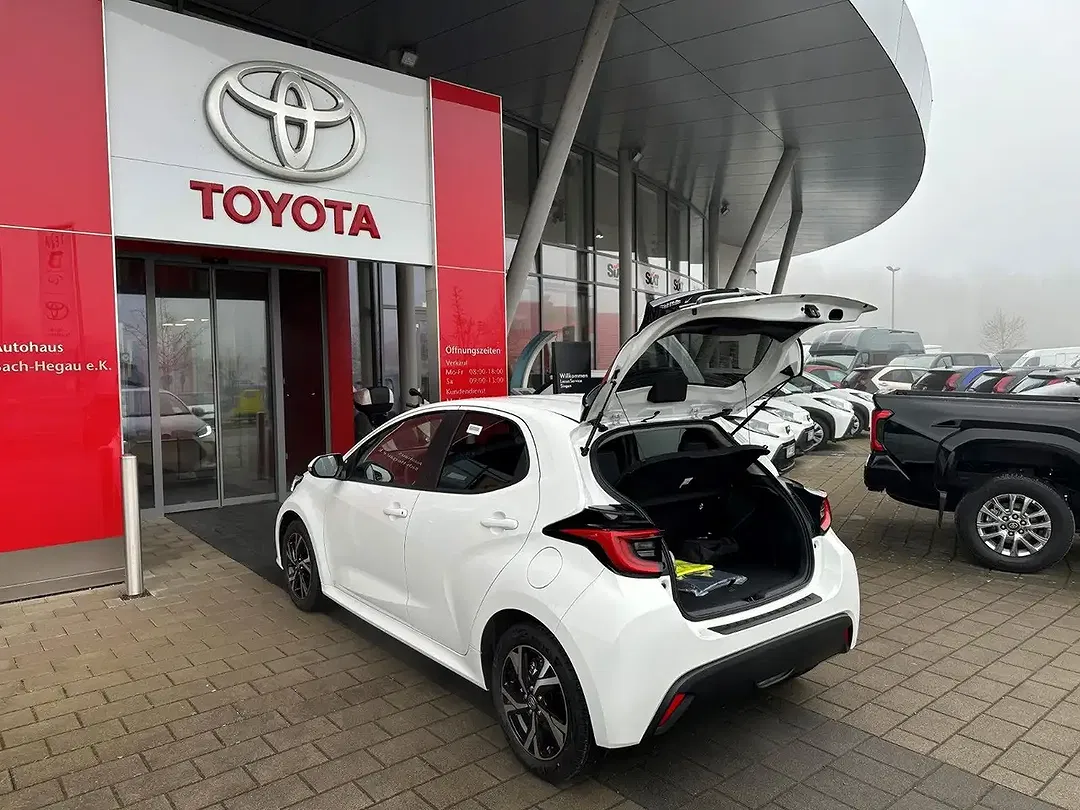 Toyota Yaris - Thumbnail 9