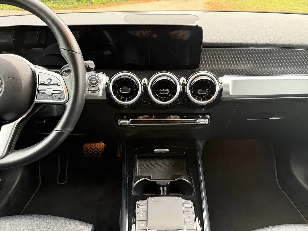 Mercedes-Benz GLB 200 - Thumbnail 11