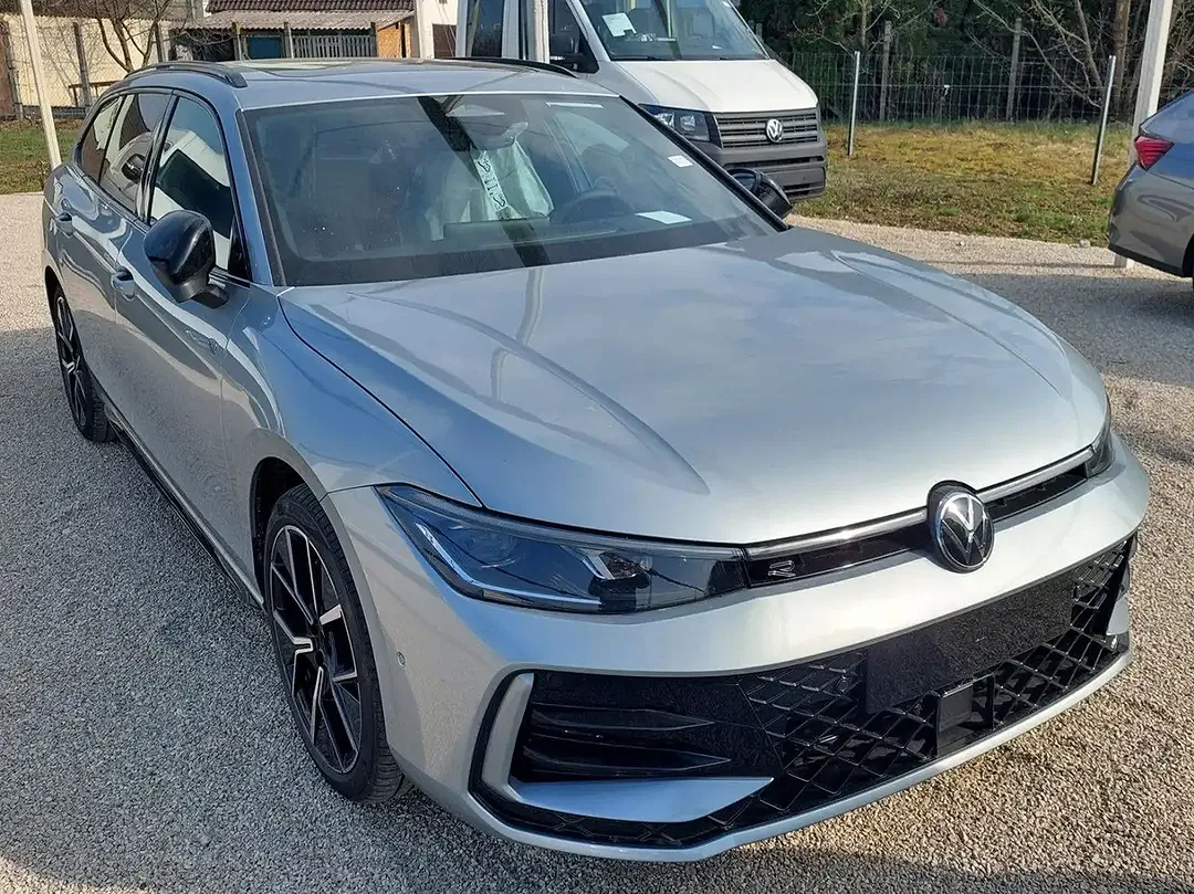 Volkswagen Passat Variant - Thumbnail 1