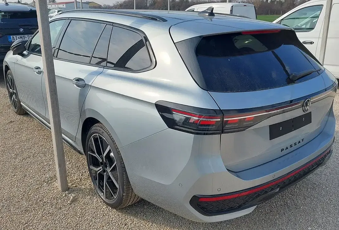 Volkswagen Passat Variant - Thumbnail 2