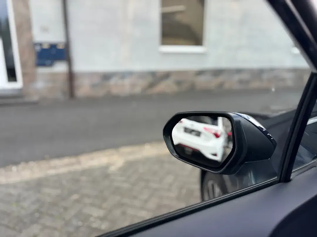 Toyota Corolla - Thumbnail 9