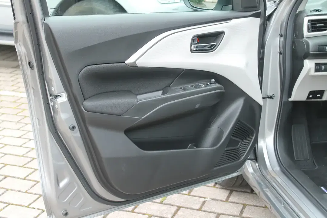 Suzuki Swift - Thumbnail 10
