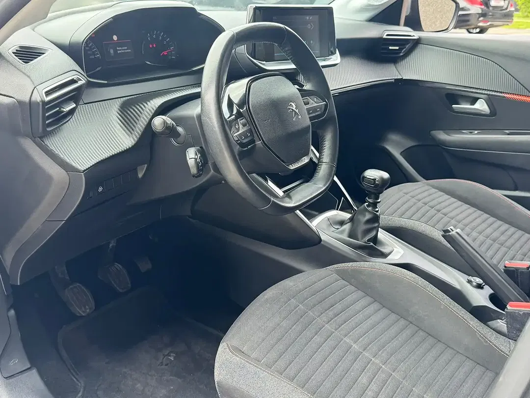 Peugeot 208 - Thumbnail 10