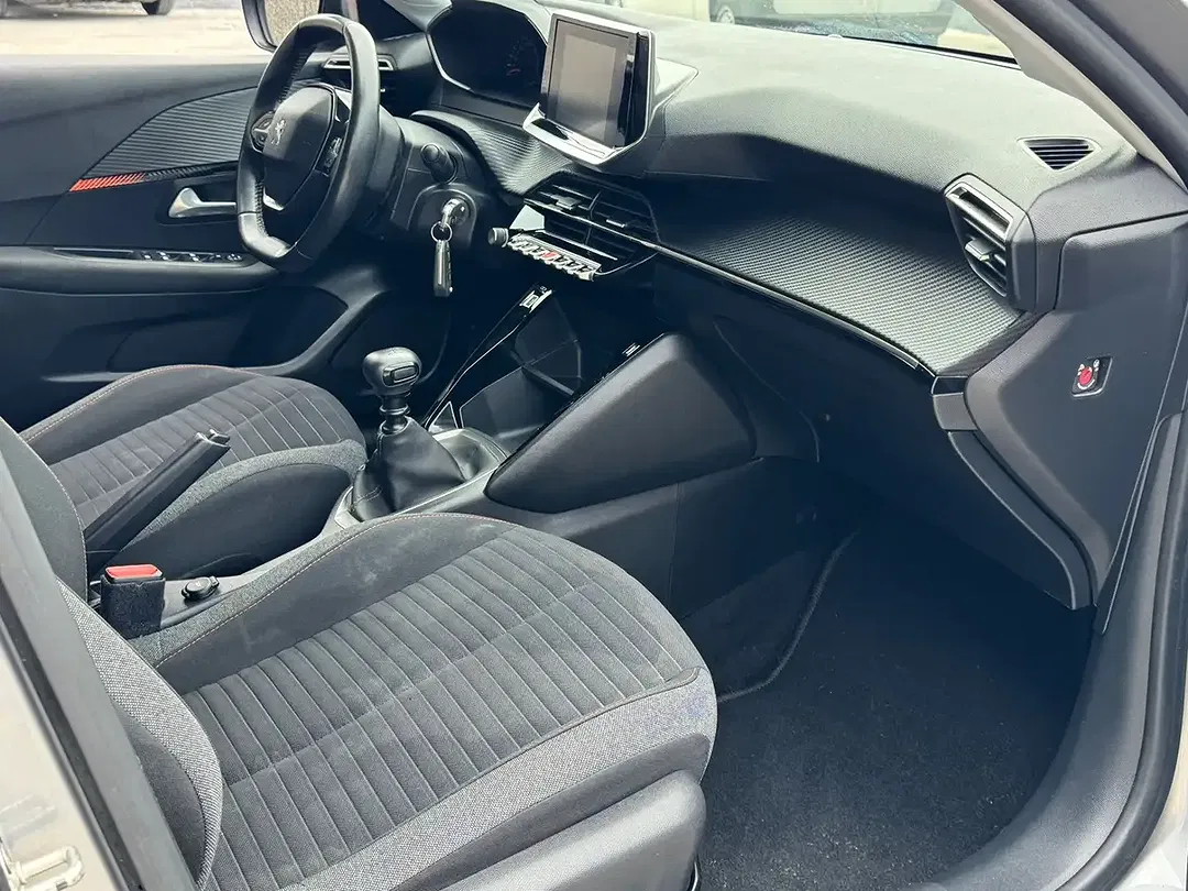 Peugeot 208 - Thumbnail 12