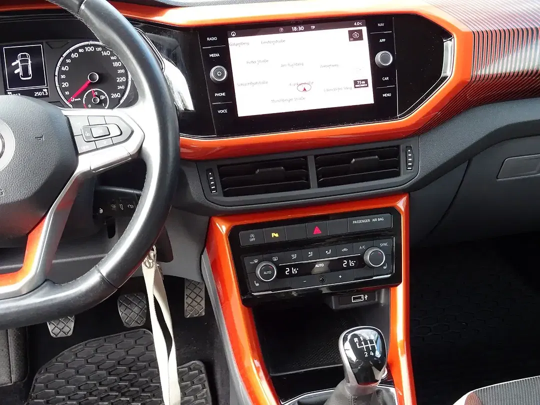 Volkswagen T-Cross - Thumbnail 13