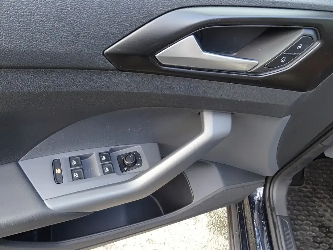 Volkswagen T-Cross - Thumbnail 15