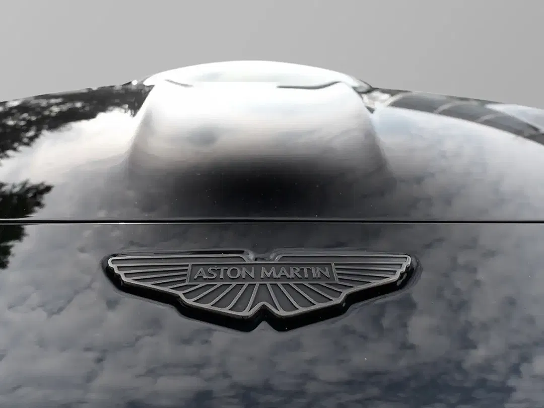Aston Martin Vantage - Thumbnail 12