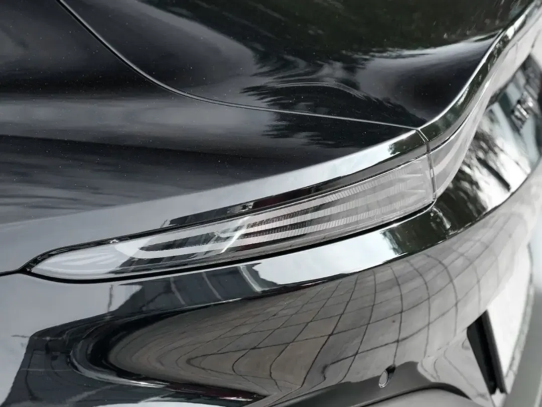 Aston Martin Vantage - Thumbnail 14