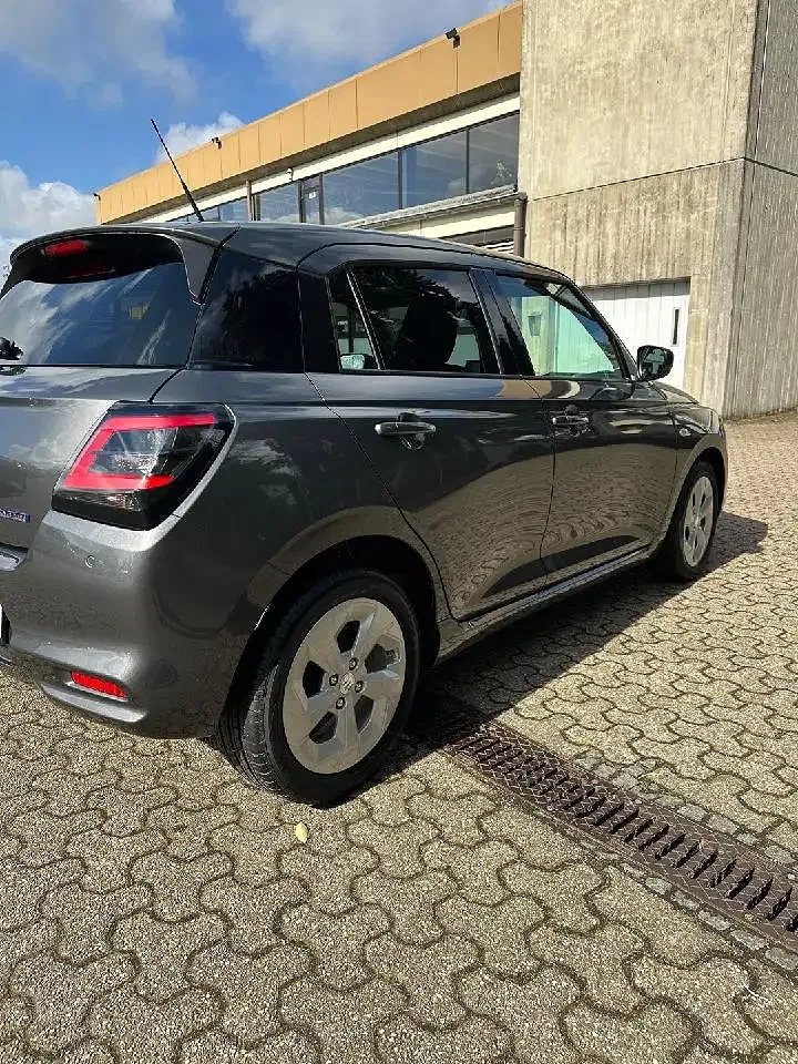 Suzuki Swift - Thumbnail 4