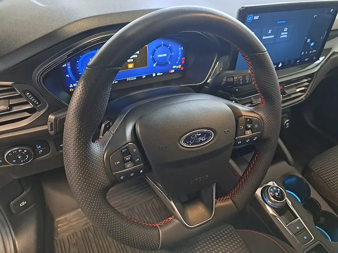Ford Focus - Thumbnail 11