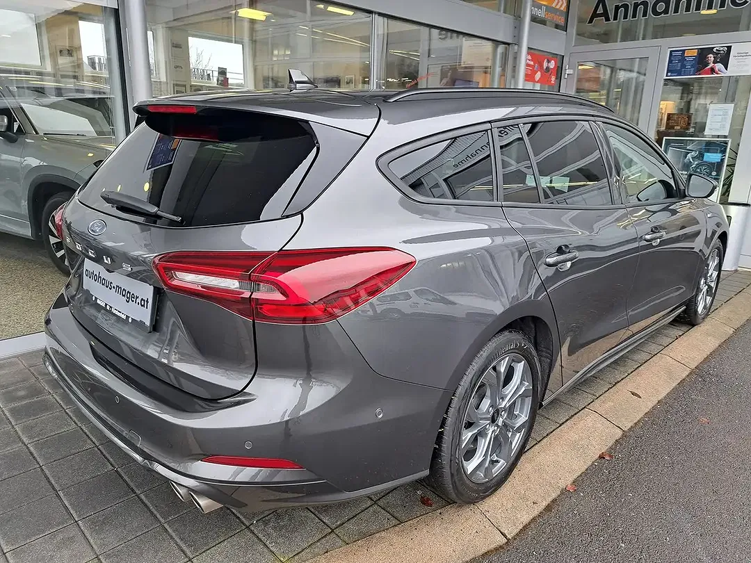 Ford Focus - Thumbnail 5