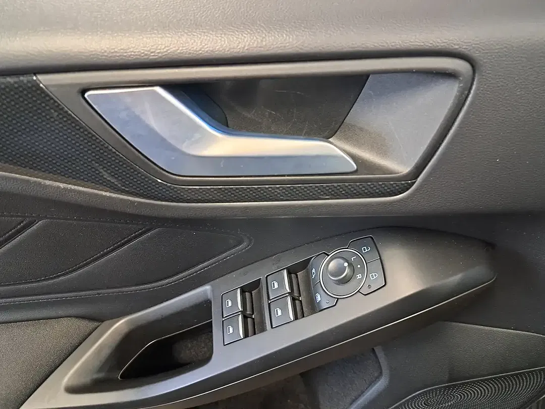 Ford Focus - Thumbnail 8