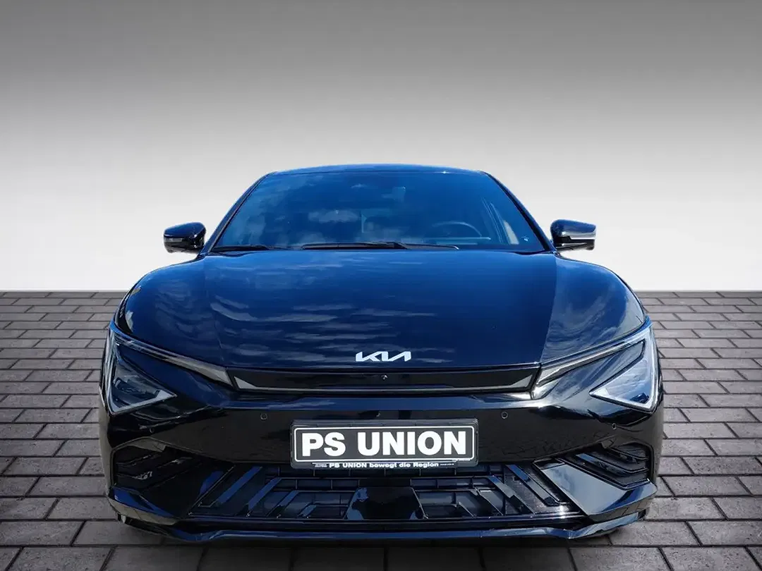 Kia EV6 - Thumbnail 2