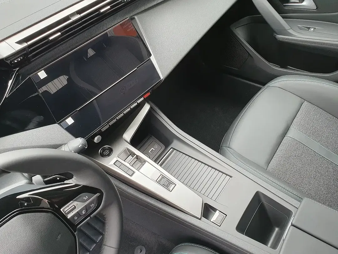 Peugeot 308 - Thumbnail 10