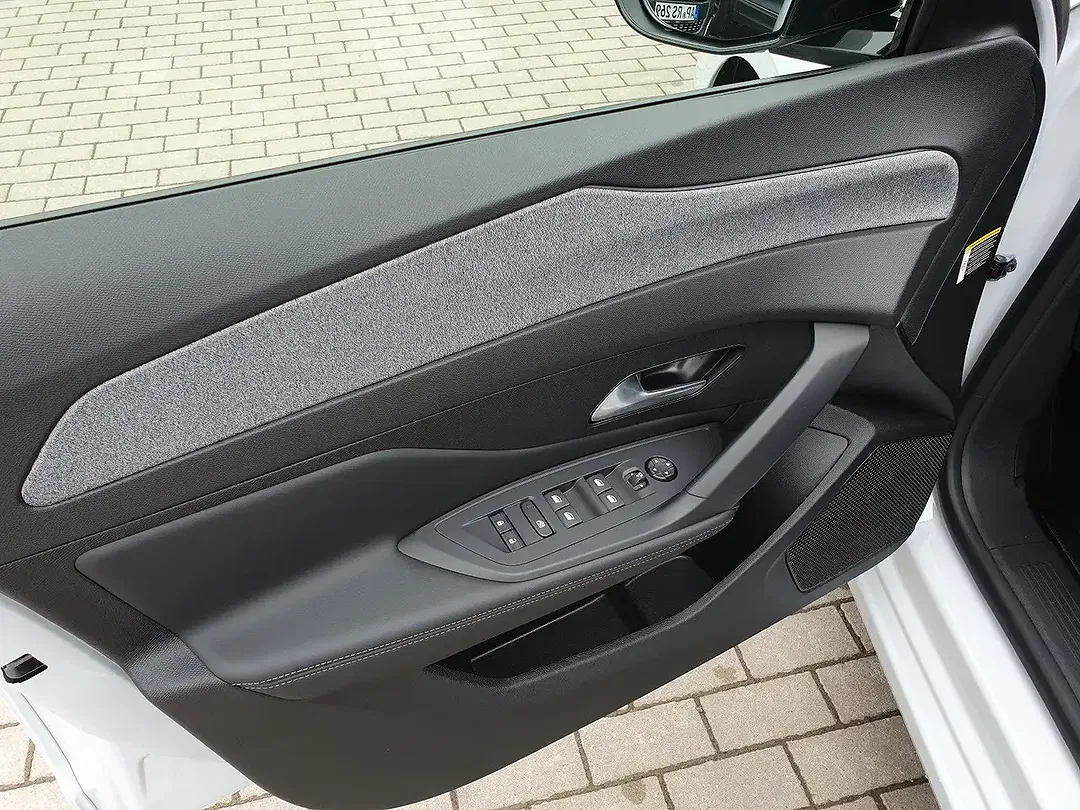 Peugeot 308 - Thumbnail 8