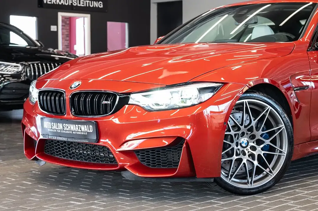 BMW M4 - Thumbnail 3