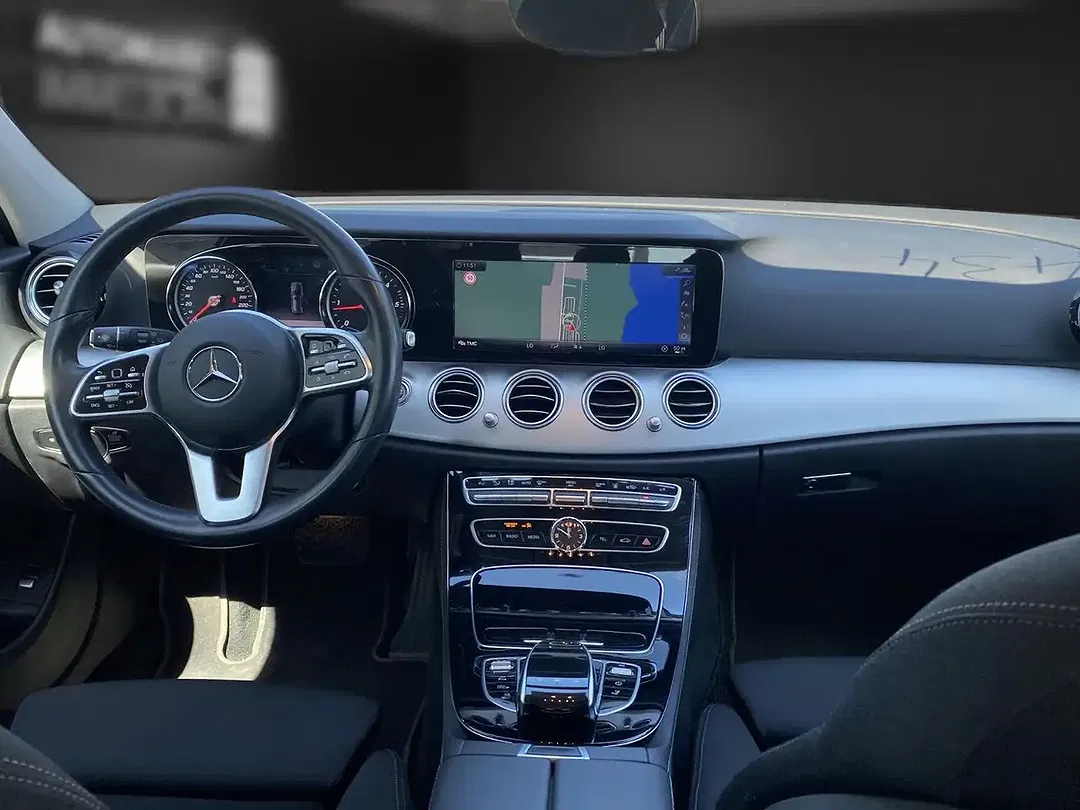 Mercedes-Benz E 300 - Thumbnail 11
