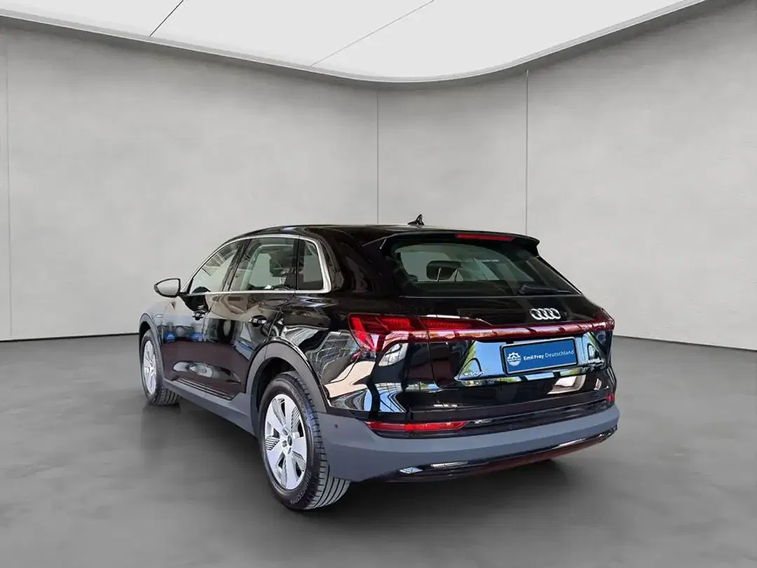 Audi e-tron - Thumbnail 3