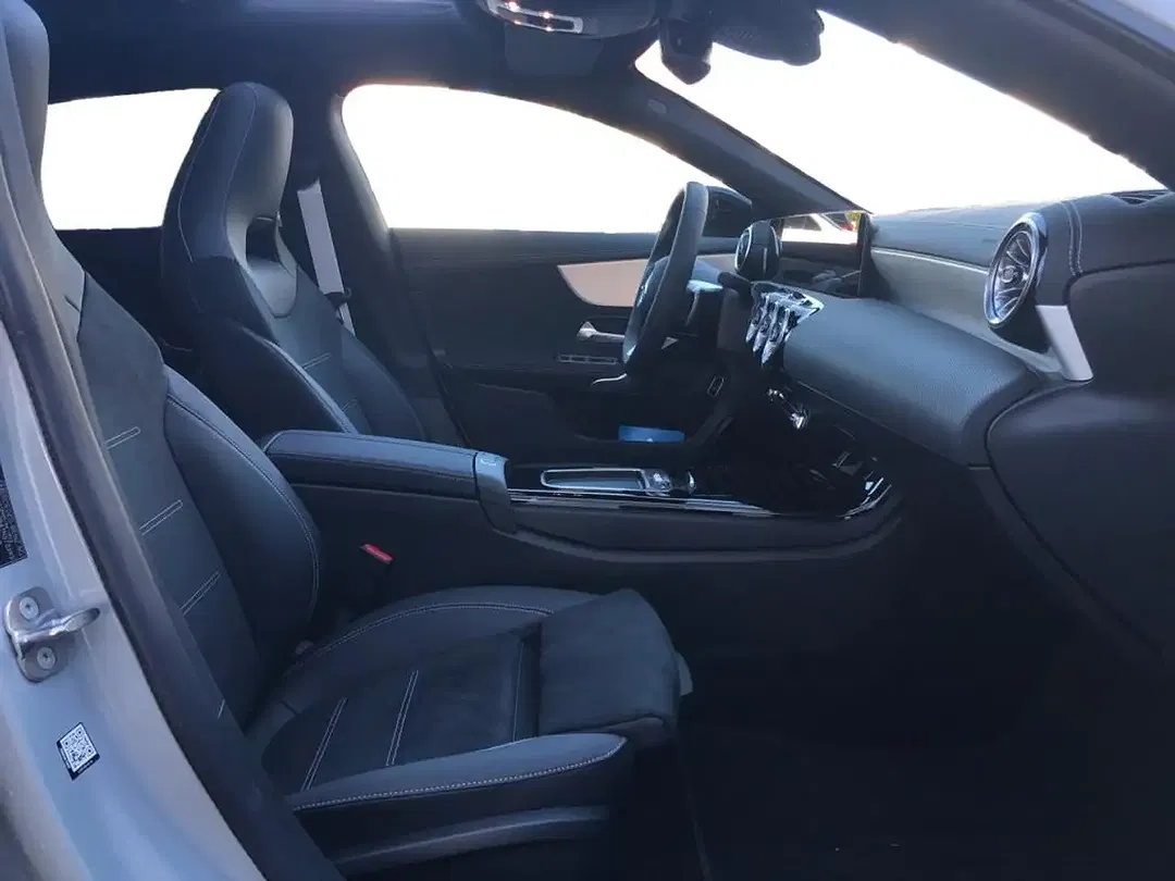Mercedes-Benz CLA 200 - Thumbnail 3