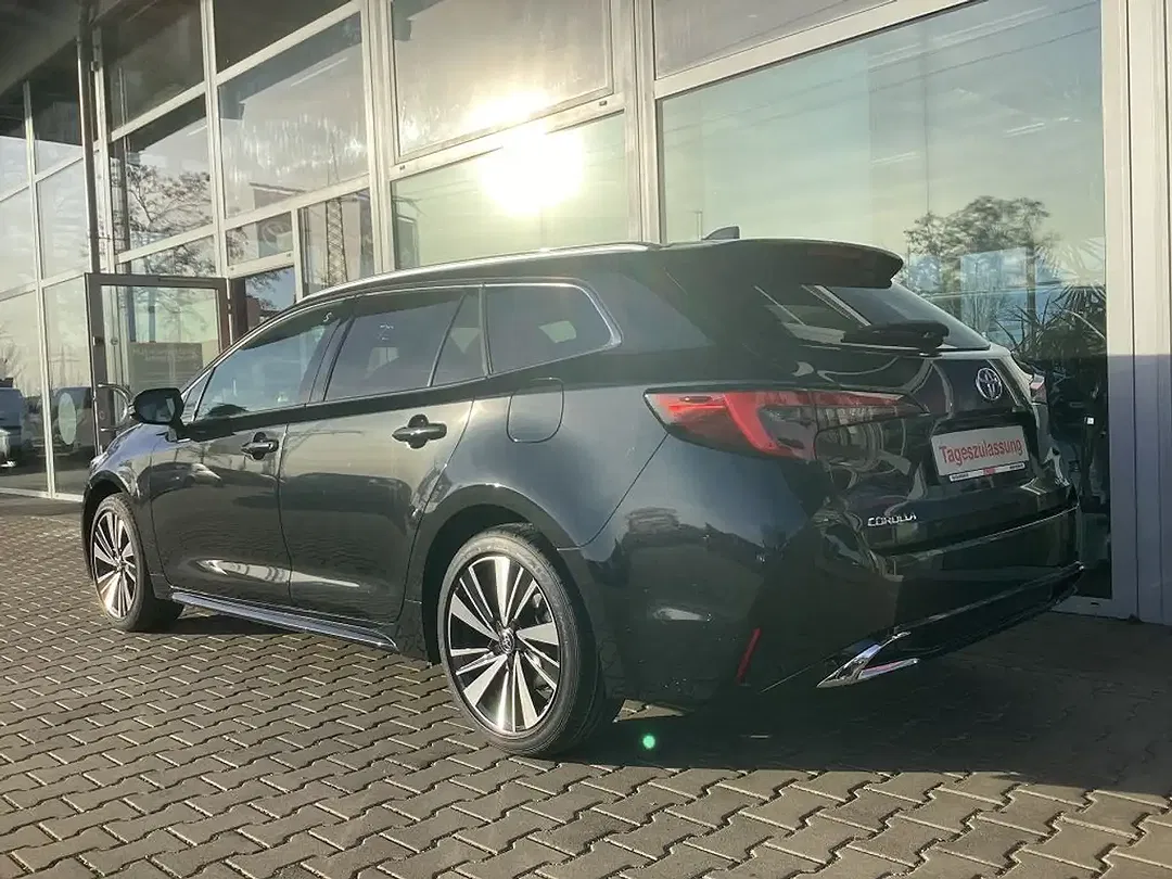 Toyota Corolla - Thumbnail 3