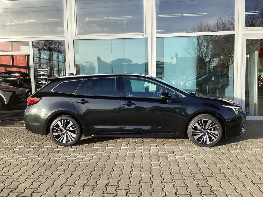 Toyota Corolla - Thumbnail 4