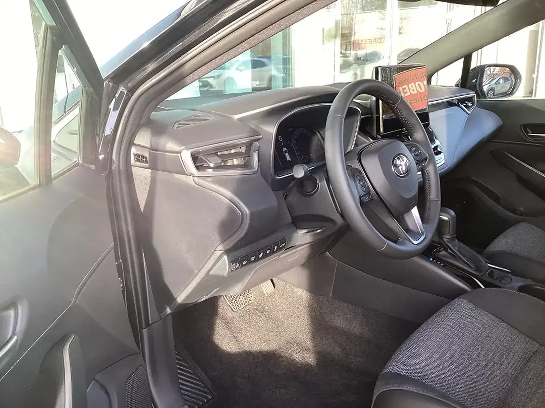 Toyota Corolla - Thumbnail 7