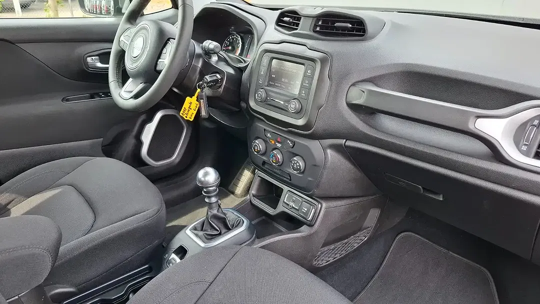 Jeep Renegade - Thumbnail 12