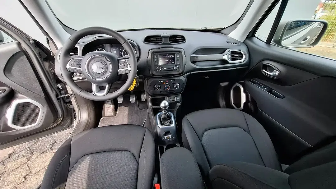 Jeep Renegade - Thumbnail 9