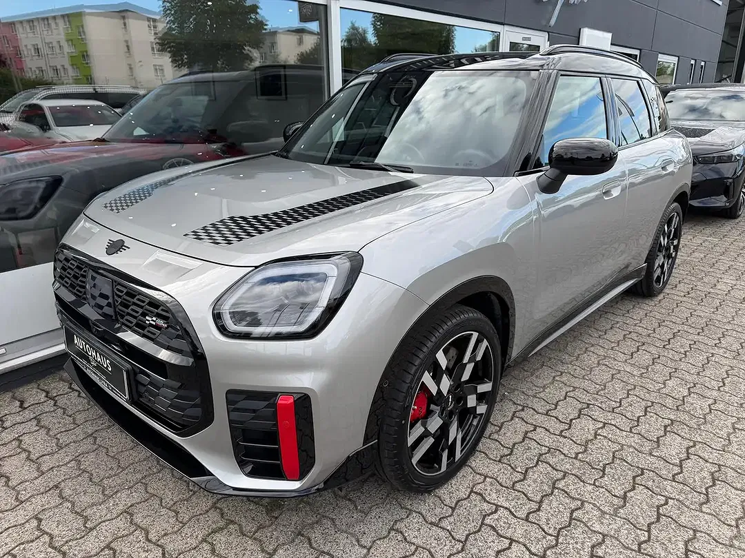MINI John Cooper Works Countryman - Thumbnail 2