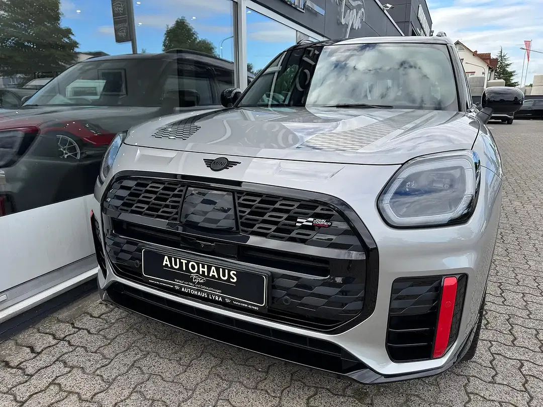 MINI John Cooper Works Countryman - Thumbnail 3