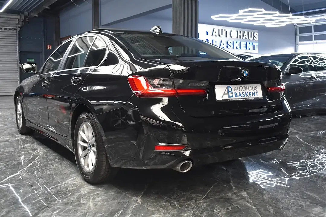 BMW 320 - Thumbnail 5